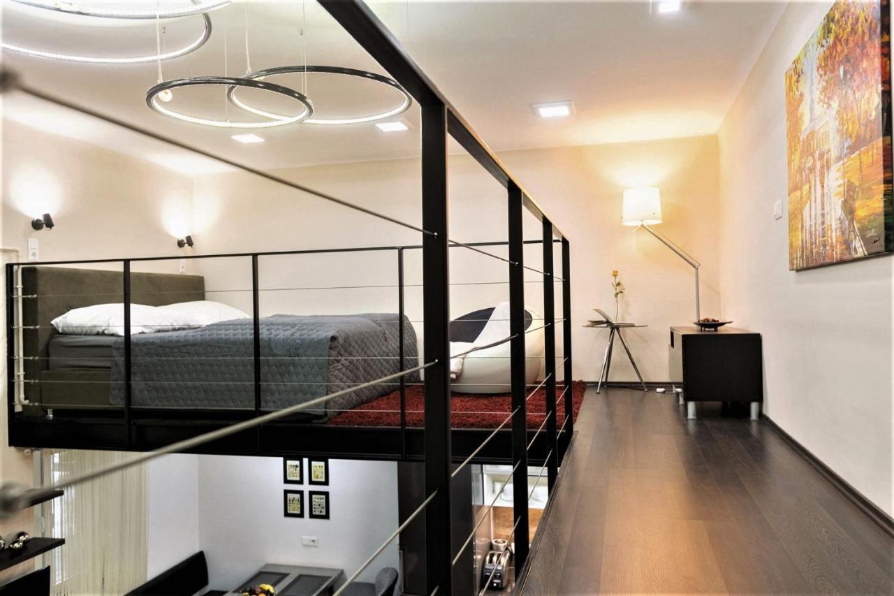 Goldcentral Apartment Art B6-Private Terrace-Steps From New York Cafe — Photos 2
